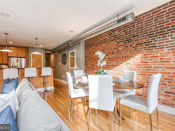 4th image of 625-27 Bainbridge St #4