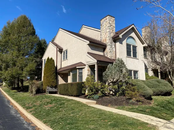 49 Woodstream Dr, Chesterbrook, PA 19087