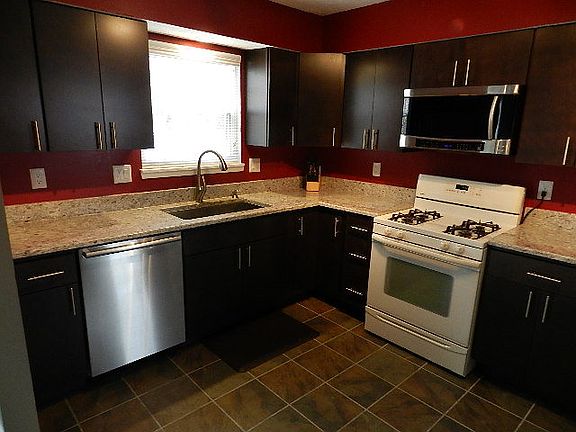 5th image of 916 Windbourne St