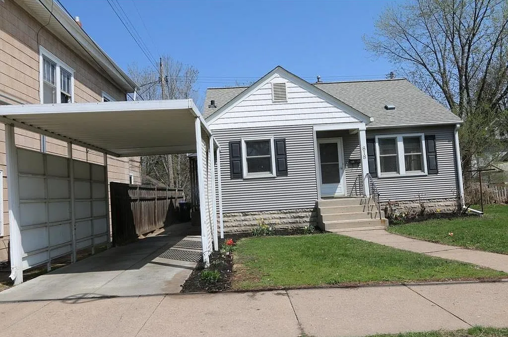 6 bed, 2410 sqft, $3,200 — Photo 1