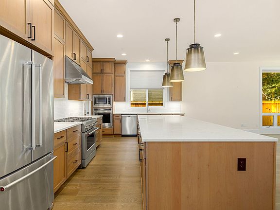 3rd image of 26050 SE 36th St