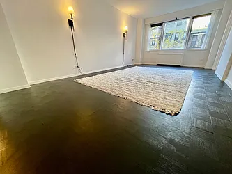 Rented by R New York