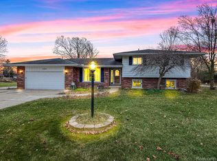 131 Lange Dr, Troy, MI 48098