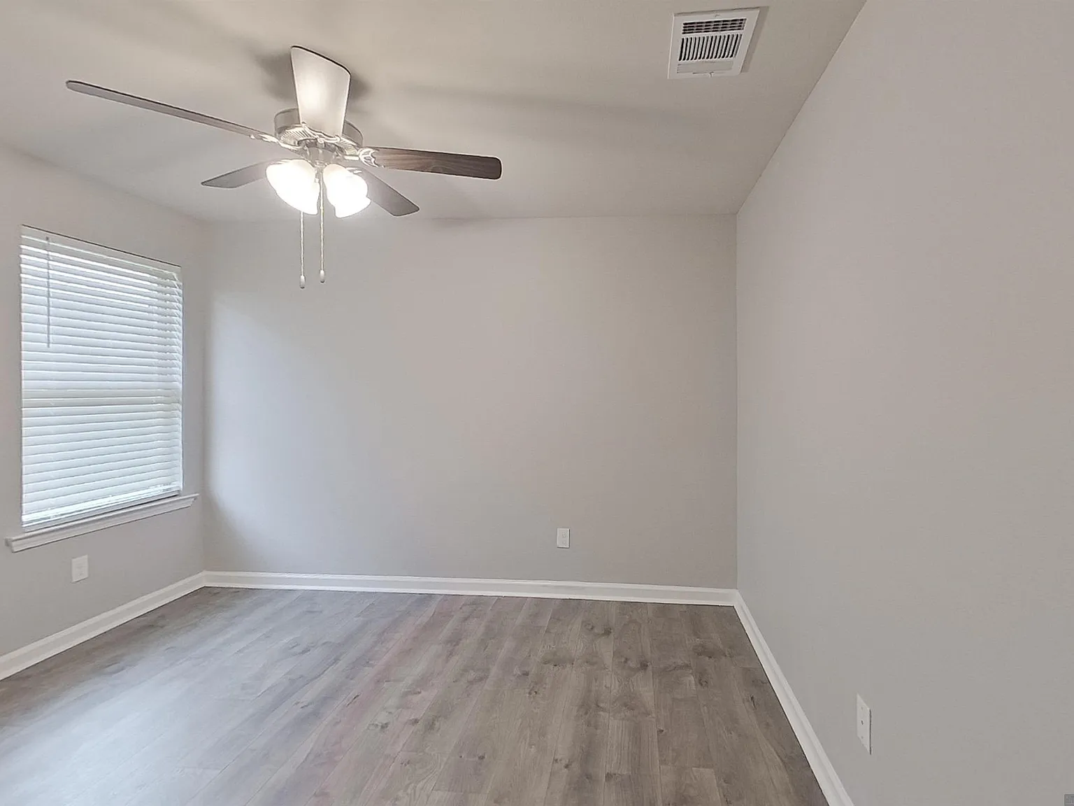 4 bed, 1786 sqft, $2,045 — Photo 4