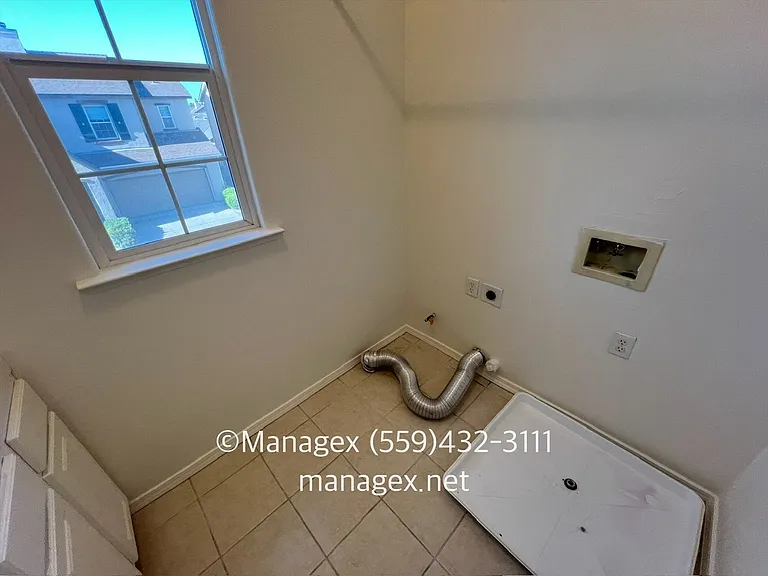 737 W Siena Ln — Photo 9
