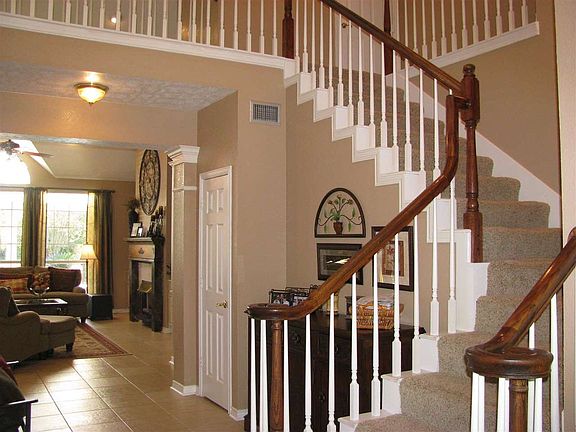 4th image of 1306 Woodway Blvd
