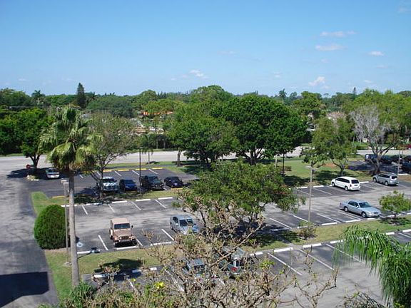 2nd image of 4700 W Lucerne Lakes Boulevard #503