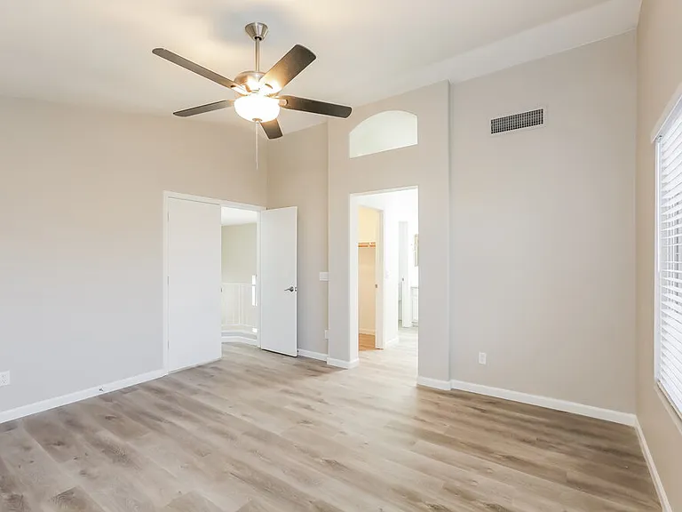 763 E Whitten St — Photo 11