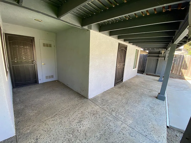 934 N Kent St — Photo 36