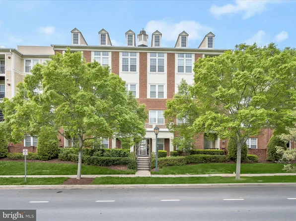 701 Fallsgrove Dr APT 107, Rockville, MD 20850
