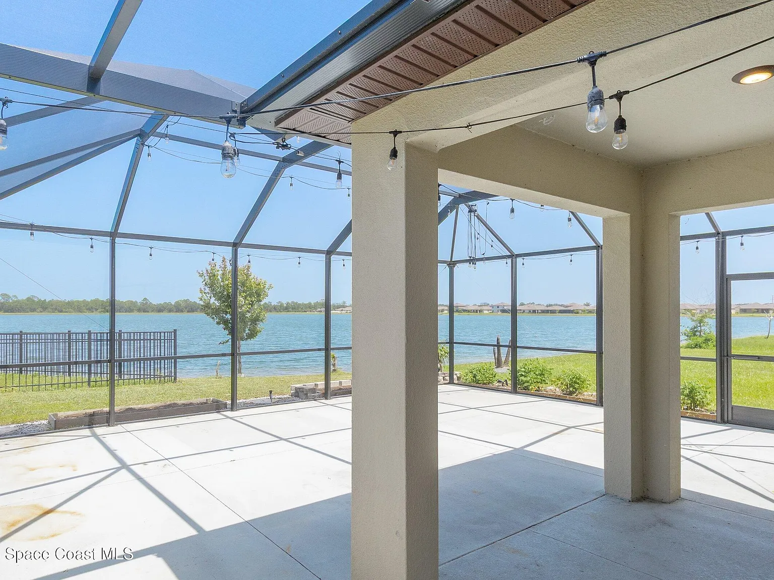 4 bed, 2.0 bath, 1918 sqft, $2,350 — Photo 2