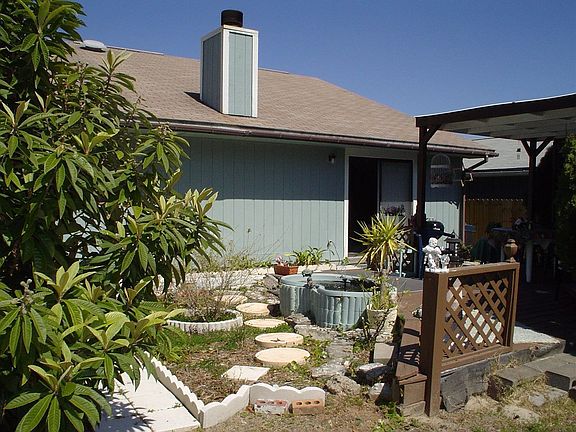 Very Private back yard with fountain and covered patio