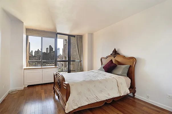 Sold by Corcoran | media 4