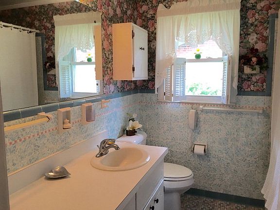 5th image of 104 Vine Cir