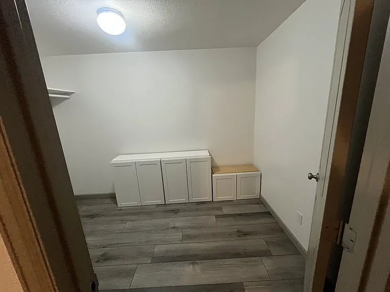 317 Victoria St — Photo 37
