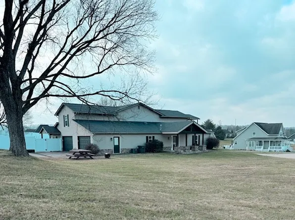 (undisclosed Address), Milton, WV 25541