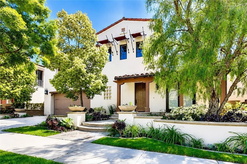 4 bed, 4.5 bath, 4088 sqft, $22,000 — Photo 1