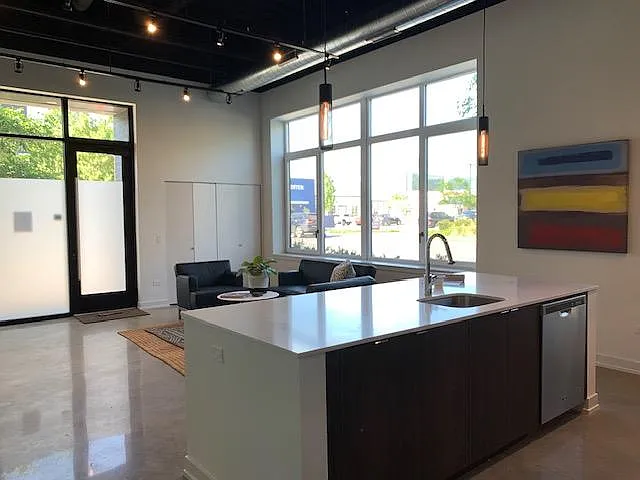 2 bed, 1300 sqft, $2,900 — Photo 3