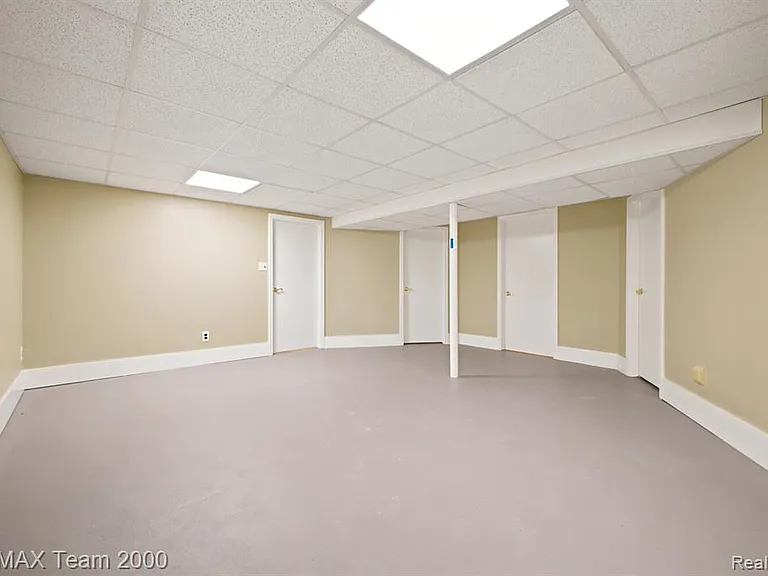 31906 Cambridge St — Photo 22