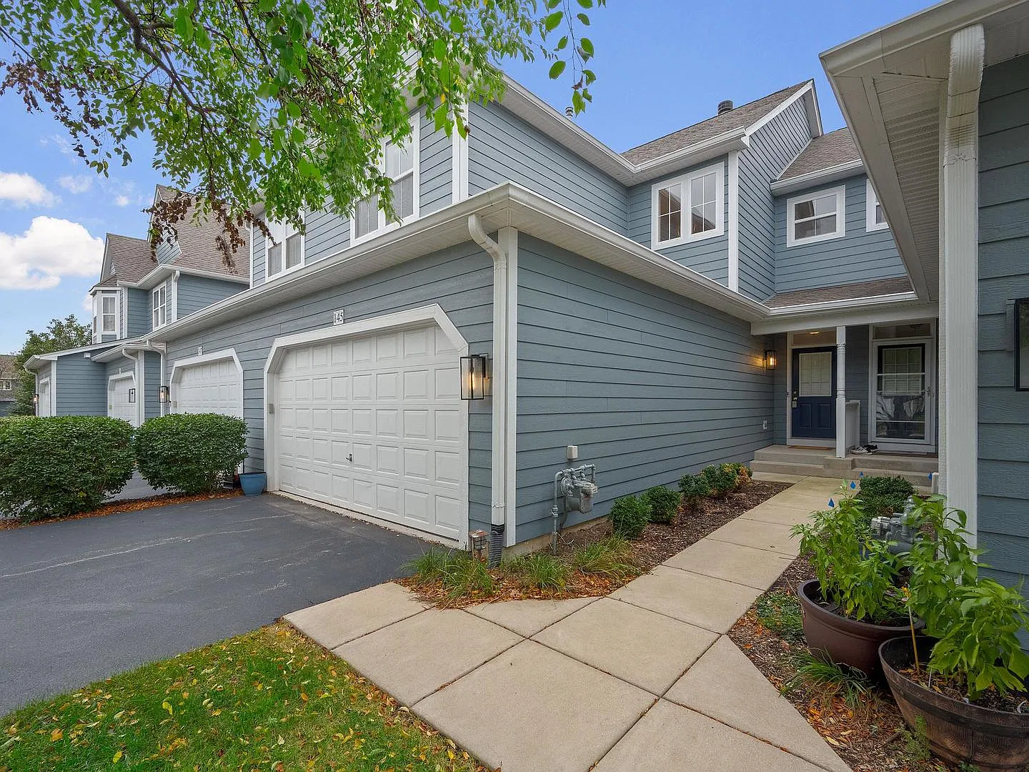 2 bed, 2.5 bath, 2100 sqft, $4,000 — Photo 2