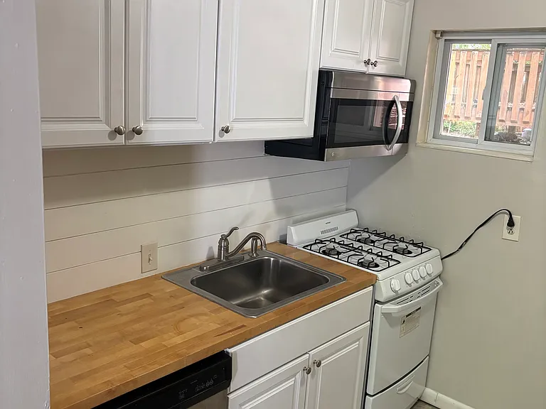 765 Saint Charles Ave NE #6 — Photo 3
