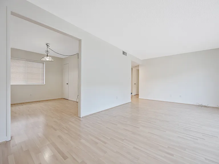2087 Rhoda St — Photo 9