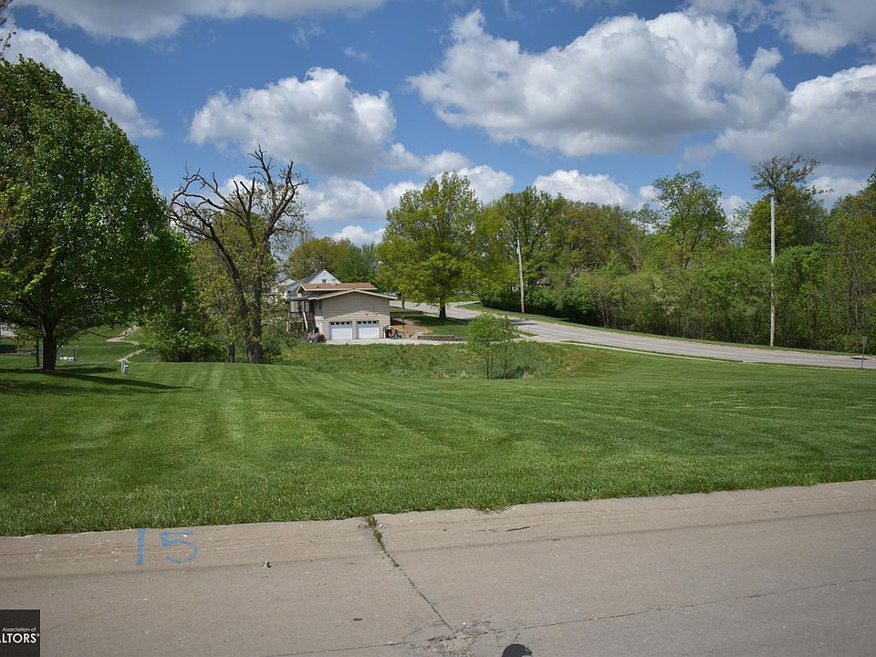 1st image of 14 Weaver Dr