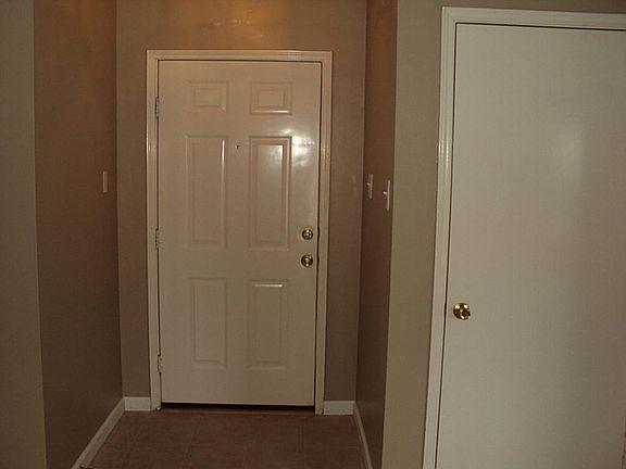 5th image of 7411 Village Lake Dr