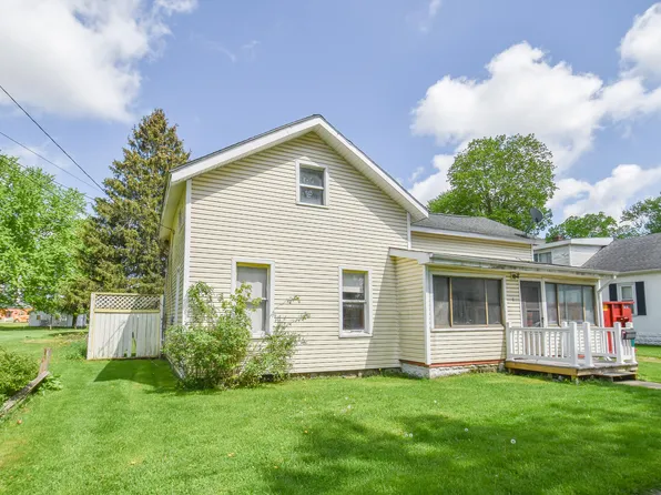 6 Arnold St, Quincy, MI 49082