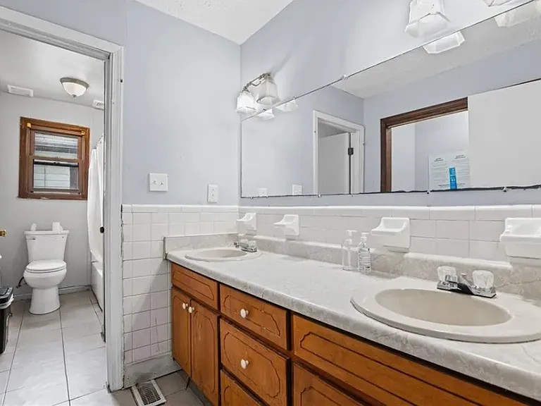 877 Beckwith St SW #7 — Photo 4