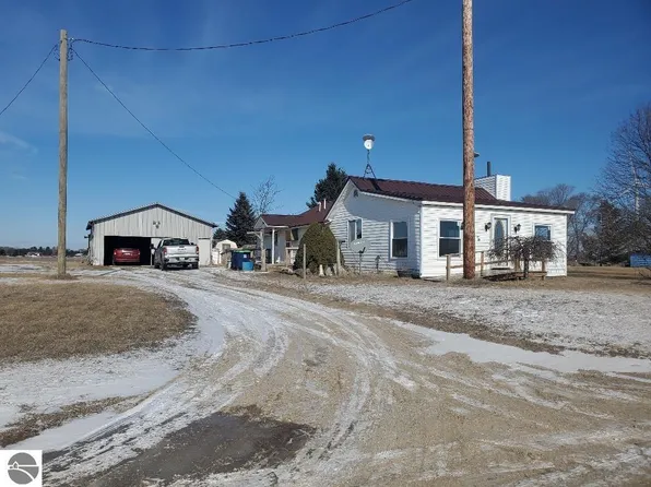 7095 E McGregor Rd, Wheeler, MI 48662