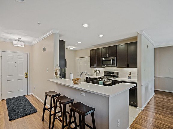 5th image of 43114 Watercrest Sq #203