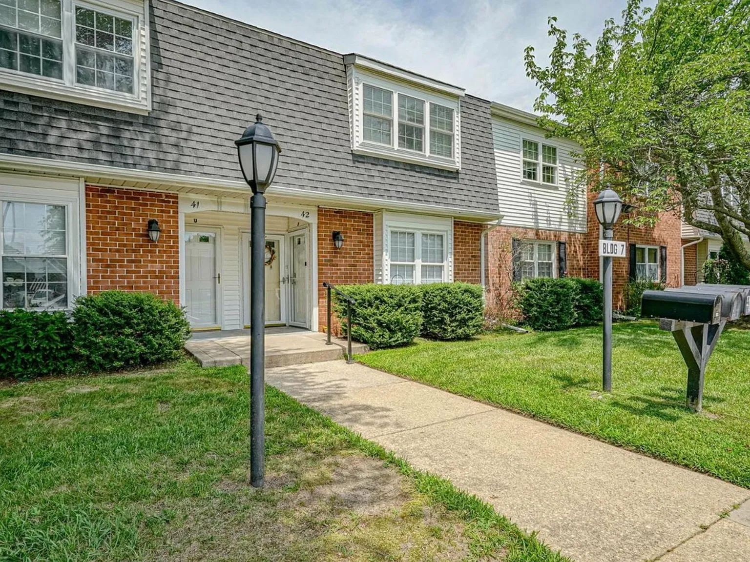 2 bed, 1014 sqft, $2,160 — Photo 1