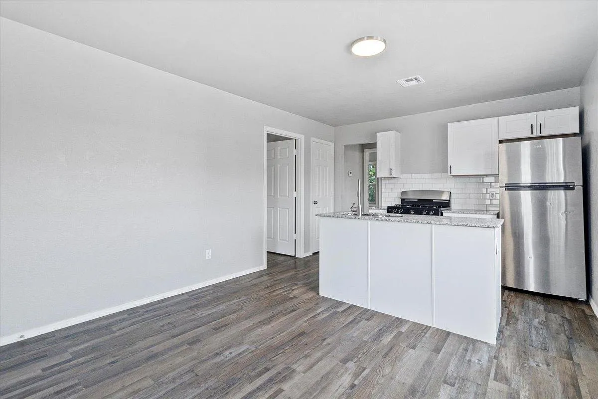 2 bed, $1,125 — Photo 1