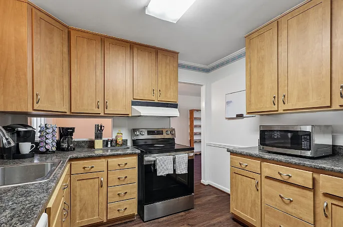 4 bed, $4,200 — Photo 3