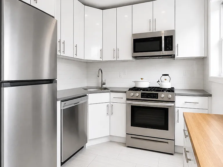 305 Bedford Ave #3 — Photo 9
