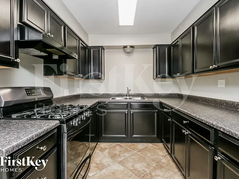 930 E Weber Dr — Photo 8