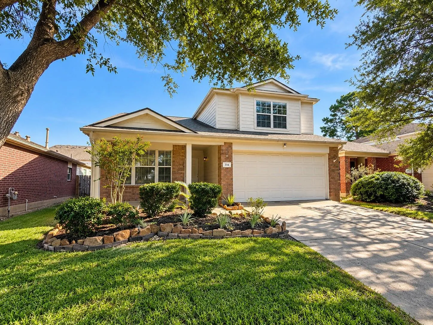 4 bed, 2.5 bath, 2056 sqft, $2,100 — Photo 2
