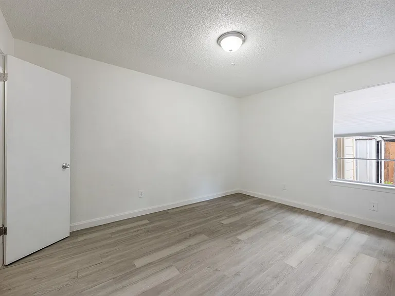 202 Northcrest Cir #D — Photo 12
