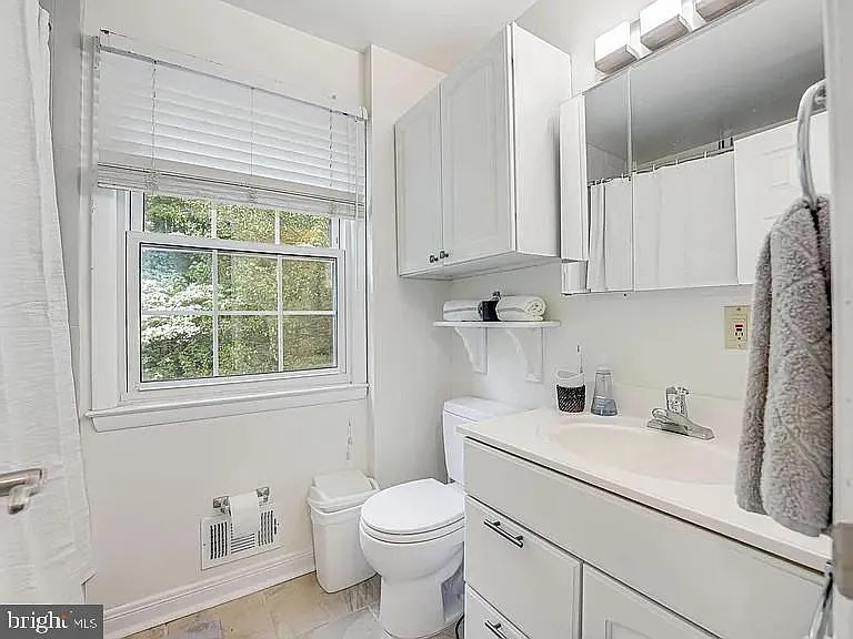 2221 Senseney Ln — Photo 26