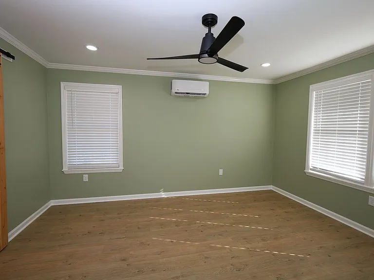 308 E Jane St — Photo 8