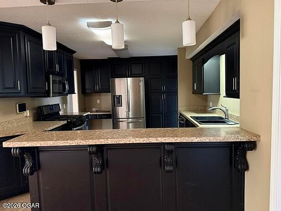 4th image of 2808 S Grand Ave