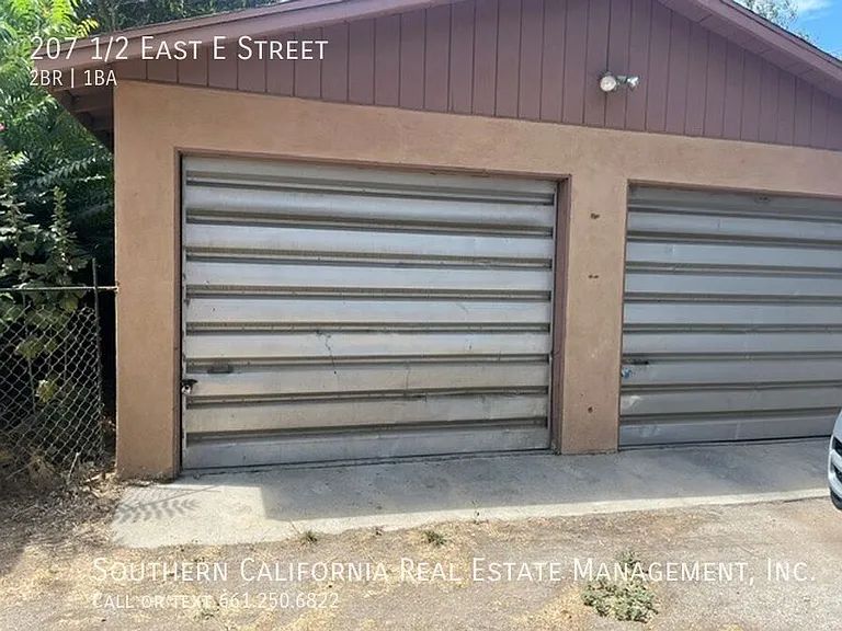 207 1/2 E East St — Photo 15