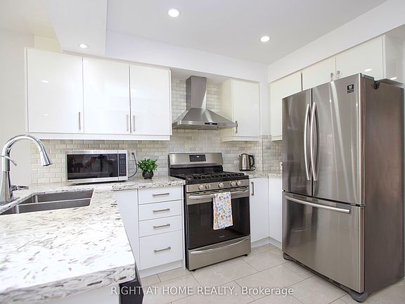 3rd image of 865 Attersley Dr