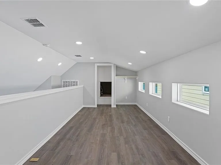 14933 Leeward Dr — Photo 16
