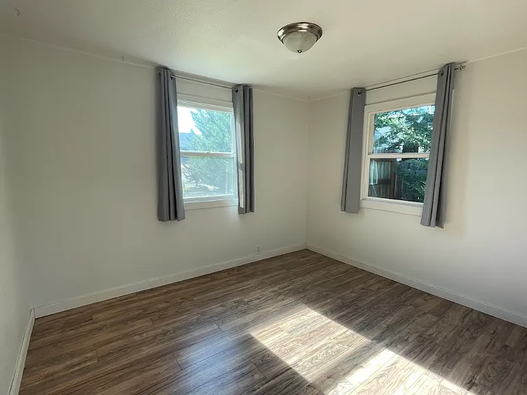 910 Valley View Dr — Photo 9