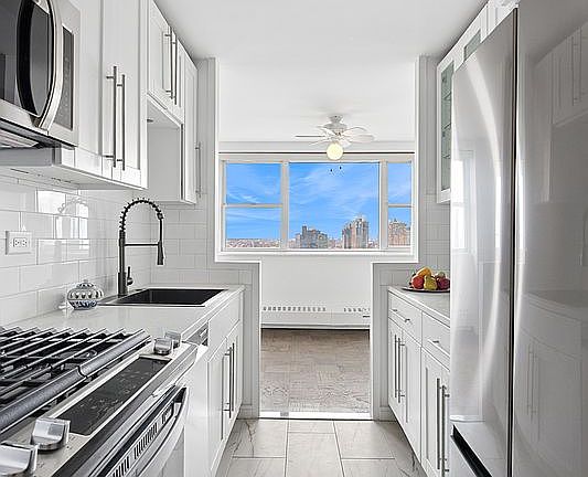 5th image of 75 Henry St APT 29H