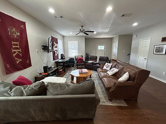 3rd image of 110 Fairway Dr