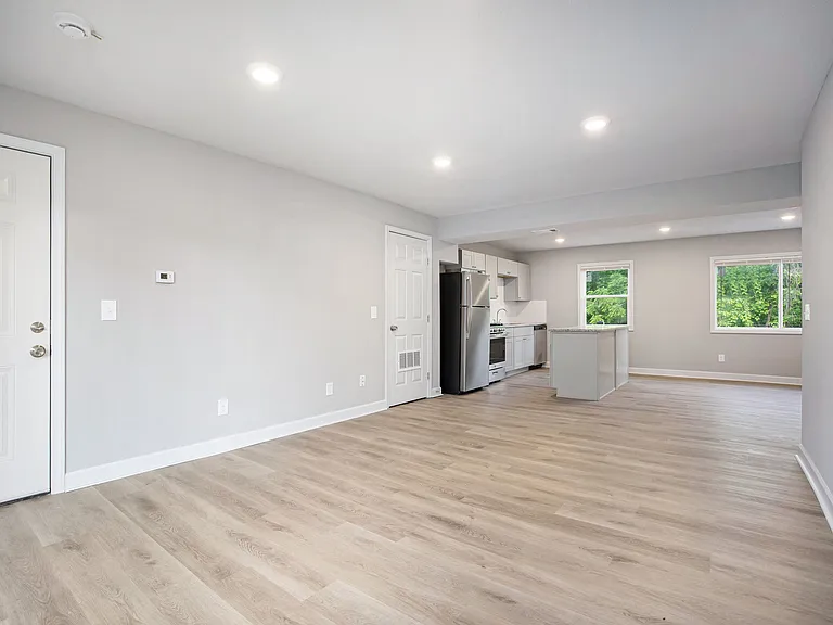 Palisades Apartments — Photo 11