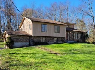 75 Smith Crossing Rd, Wappingers Falls, NY 12590